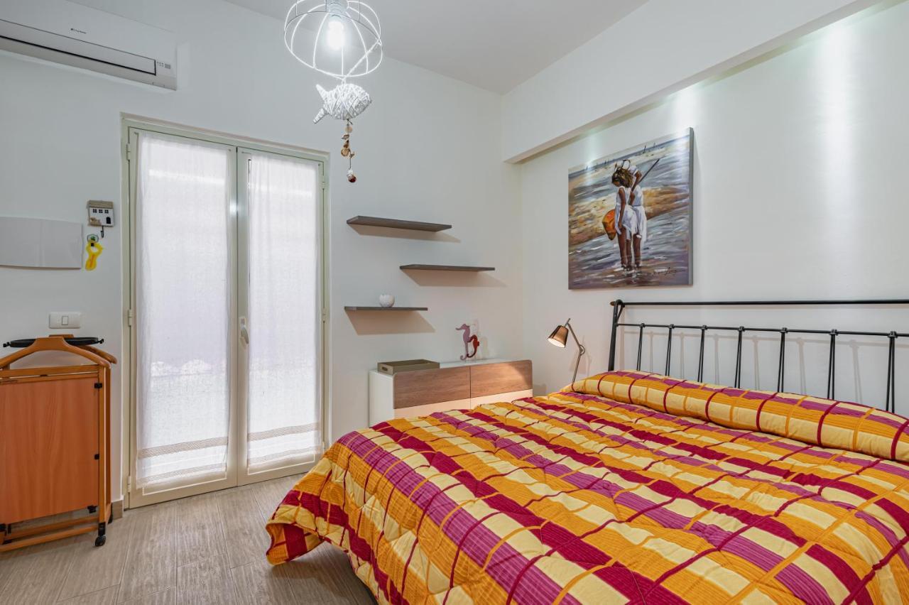 지아르디니낙소스 Naxos Bay Flat With Terrace 50 Meters From The Sea 아파트 외부 사진