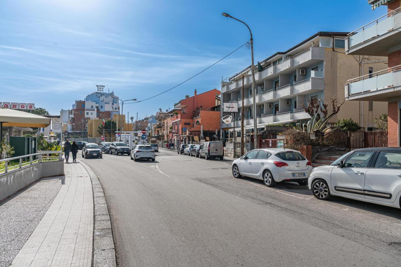 지아르디니낙소스 Naxos Bay Flat With Terrace 50 Meters From The Sea 아파트 외부 사진