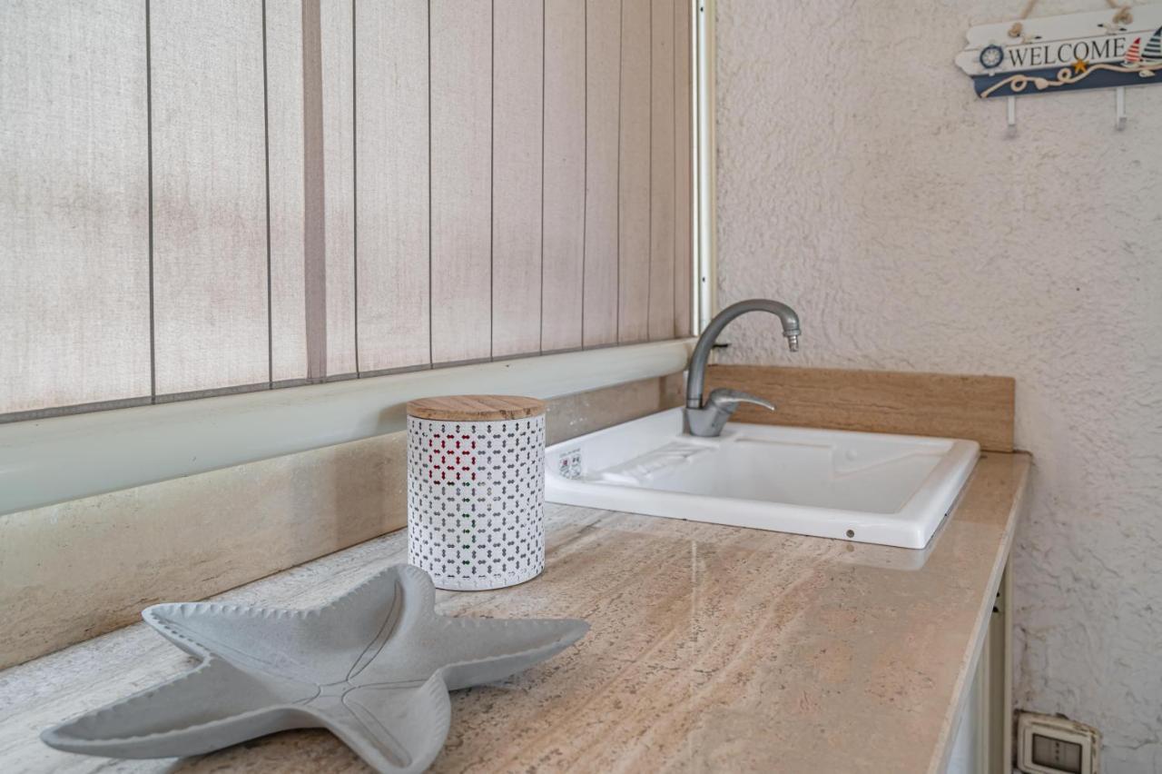 지아르디니낙소스 Naxos Bay Flat With Terrace 50 Meters From The Sea 아파트 외부 사진