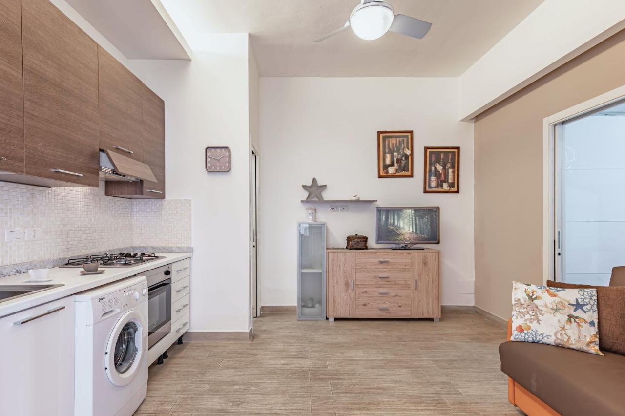 지아르디니낙소스 Naxos Bay Flat With Terrace 50 Meters From The Sea 아파트 외부 사진