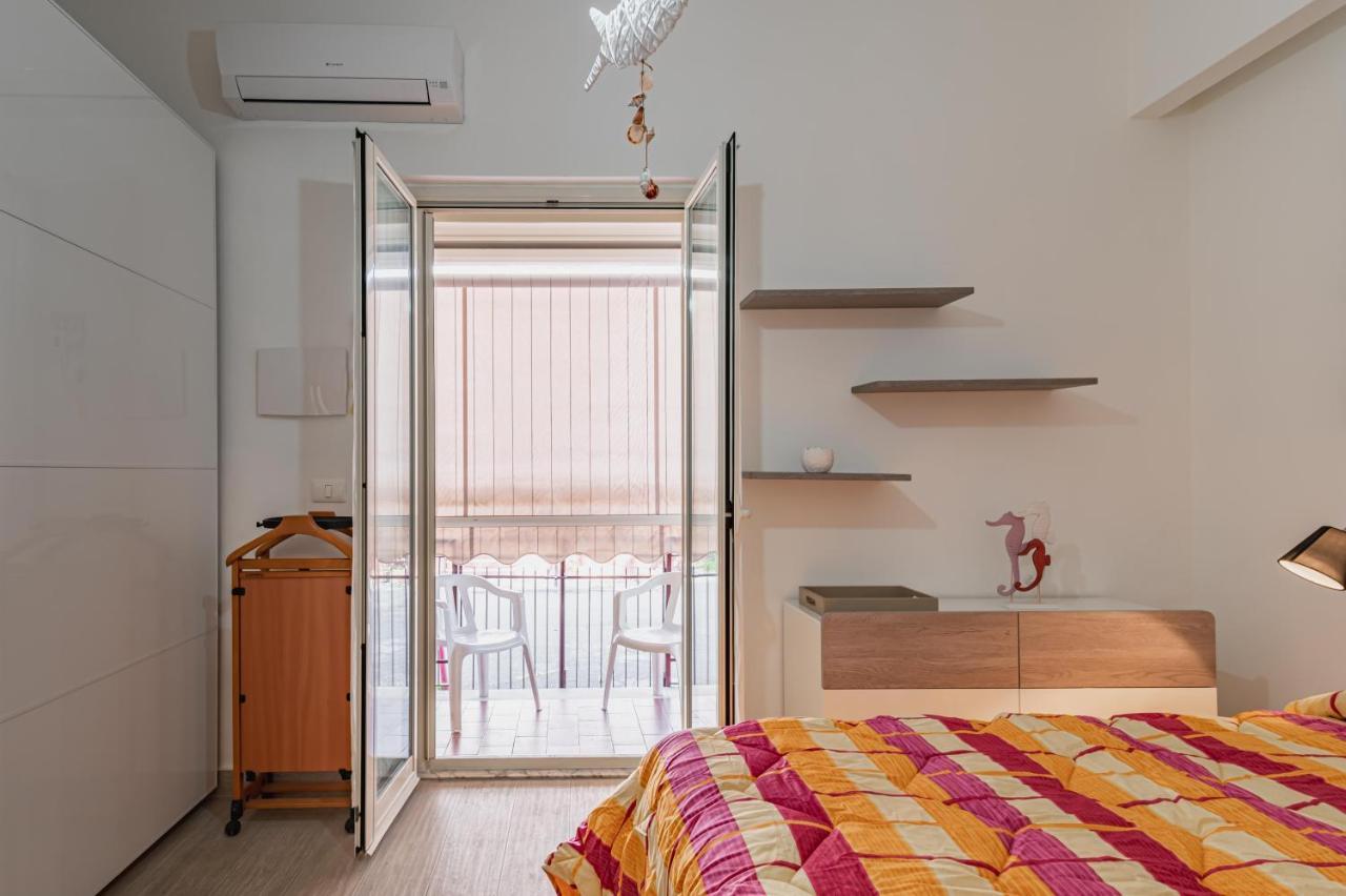 지아르디니낙소스 Naxos Bay Flat With Terrace 50 Meters From The Sea 아파트 외부 사진